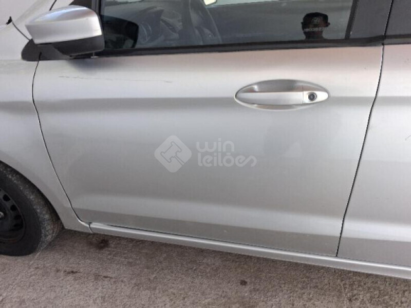 FORD/KA SE 1.0 12V MT — foto 12 de 26