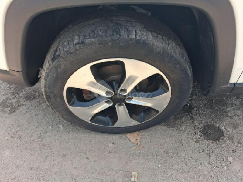 JEEP/COMPASS LONGITUDE 2.0 TB AT — foto 4 de 27