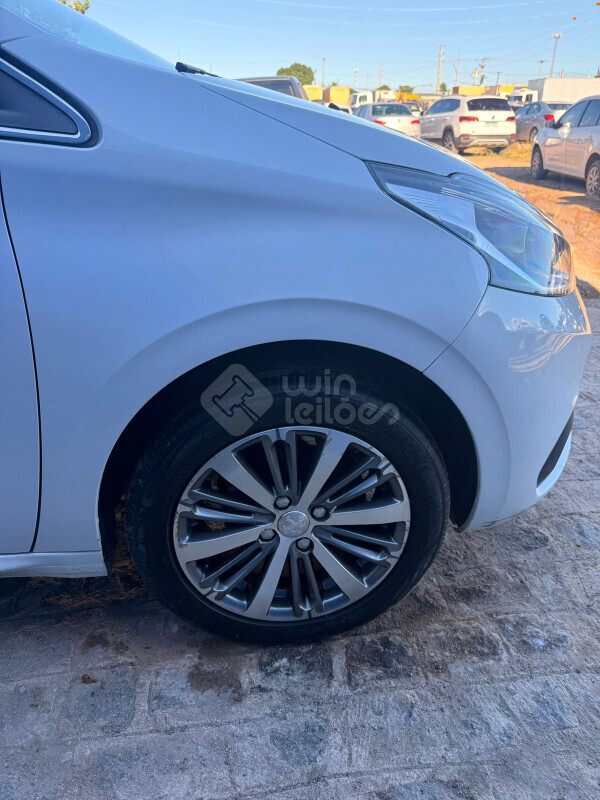 PEUGEOT/208 GRIFFE 1.6 16V FLEXSTART AUT — foto 9 de 27