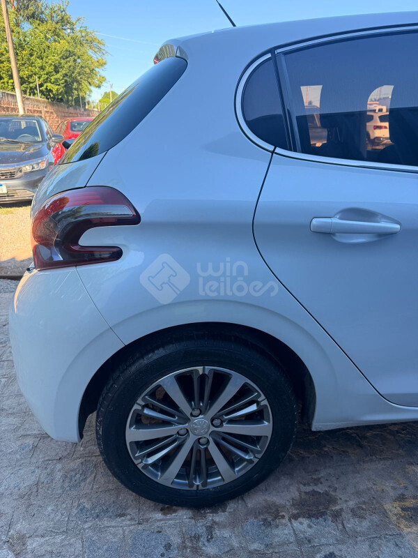 PEUGEOT/208 GRIFFE 1.6 16V FLEXSTART AUT — foto 12 de 27