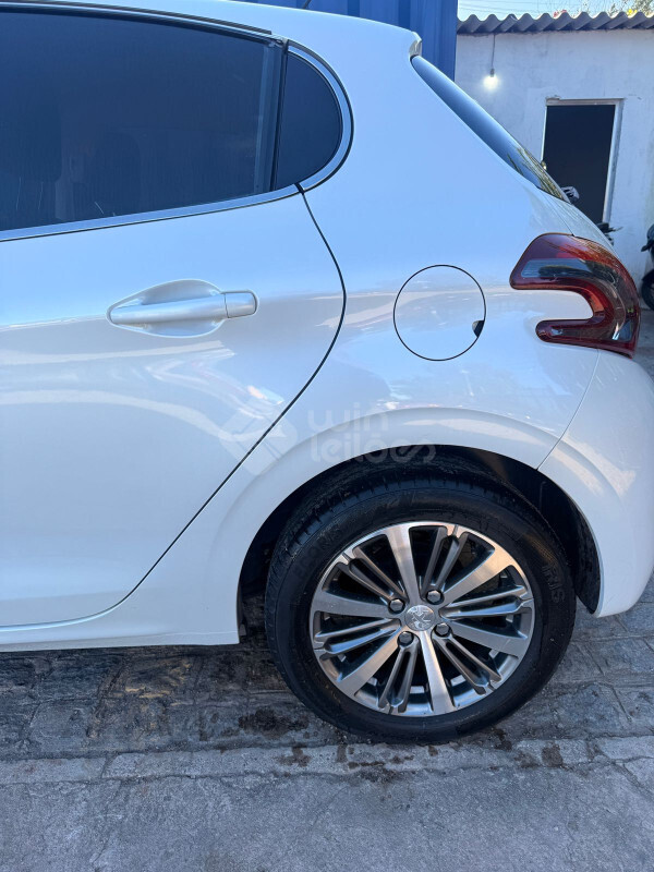 PEUGEOT/208 GRIFFE 1.6 16V FLEXSTART AUT — foto 14 de 27