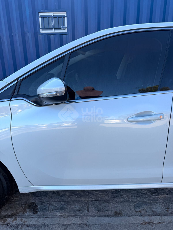 PEUGEOT/208 GRIFFE 1.6 16V FLEXSTART AUT — foto 16 de 27