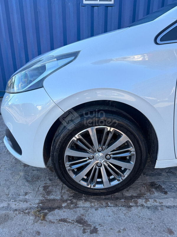 PEUGEOT/208 GRIFFE 1.6 16V FLEXSTART AUT — foto 17 de 27