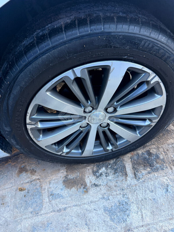 PEUGEOT/208 GRIFFE 1.6 16V FLEXSTART AUT — foto 23 de 27