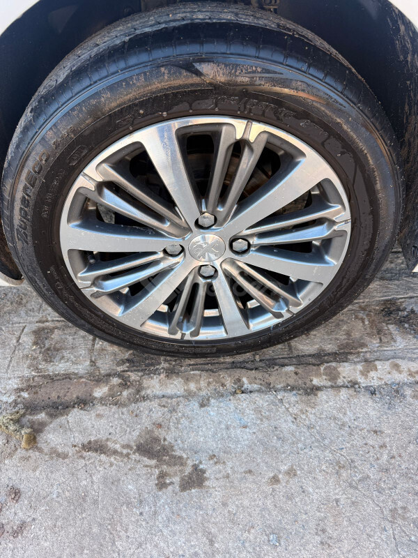 PEUGEOT/208 GRIFFE 1.6 16V FLEXSTART AUT — foto 25 de 27