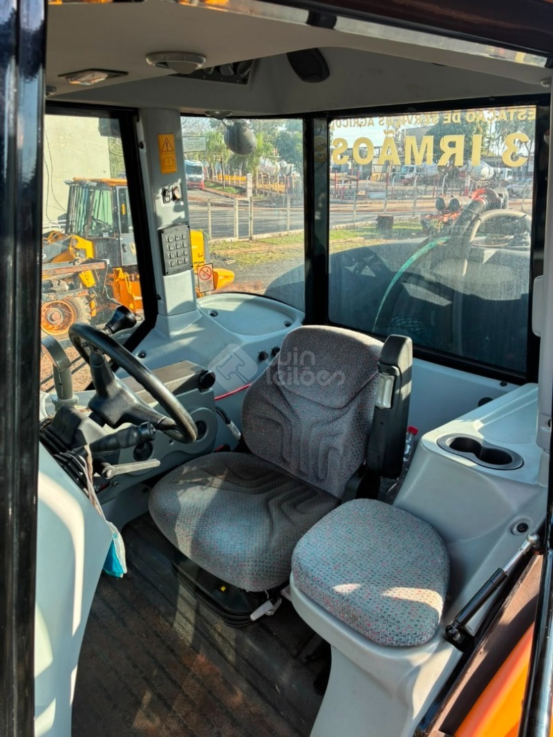 VALTRA BS2225H PULVERIZADOR AUTOPROPELIDO — foto 5 de 11