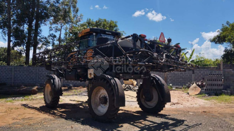 VALTRA BS2225H PULVERIZADOR AUTOPROPELIDO — foto 8 de 11