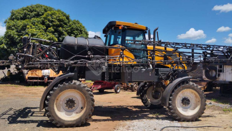 VALTRA BS2225H PULVERIZADOR AUTOPROPELIDO — foto 10 de 11