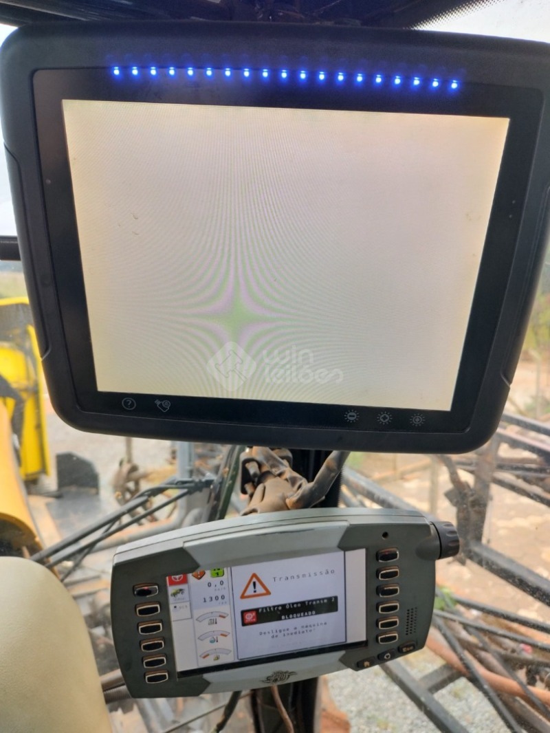 VALTRA BS 3020 PULVERIZADOR AUTOPROPELIDO — foto 3 de 9