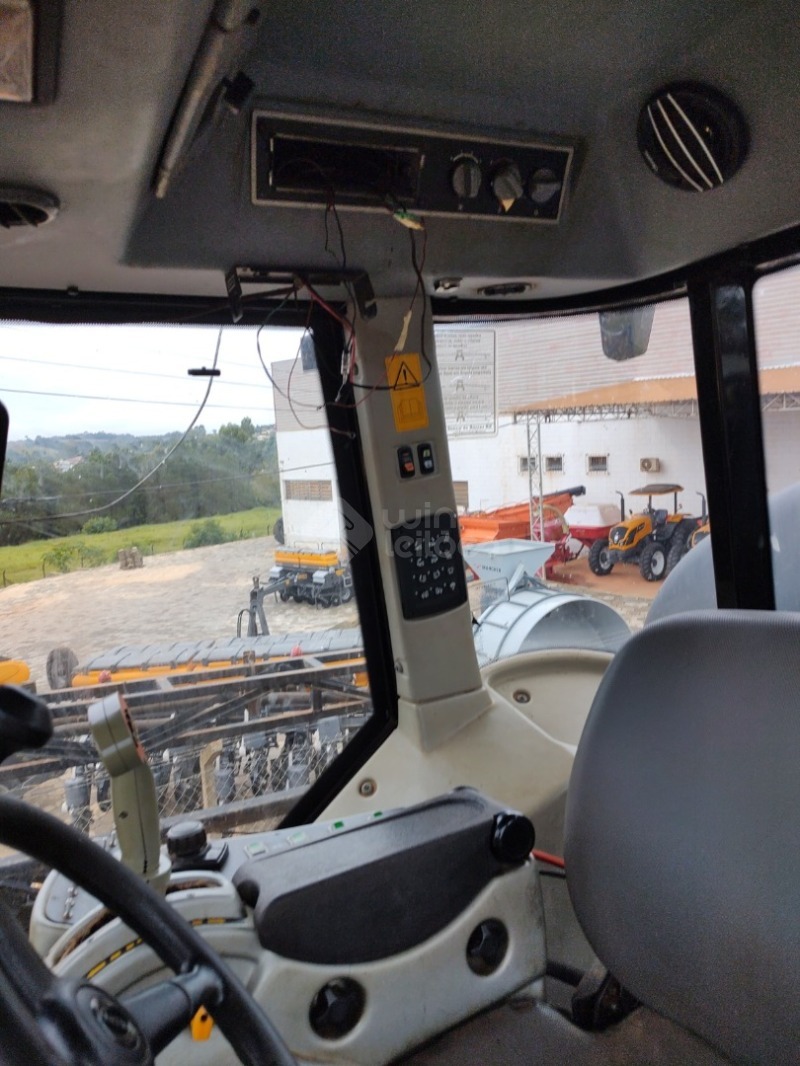 VALTRA BS 3020 PULVERIZADOR AUTOPROPELIDO — foto 4 de 9
