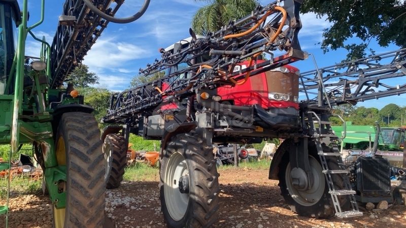 MASSEY FERGUSON MF 8225 PULVERIZADOR AUTOPROPELIDO — foto 6 de 7