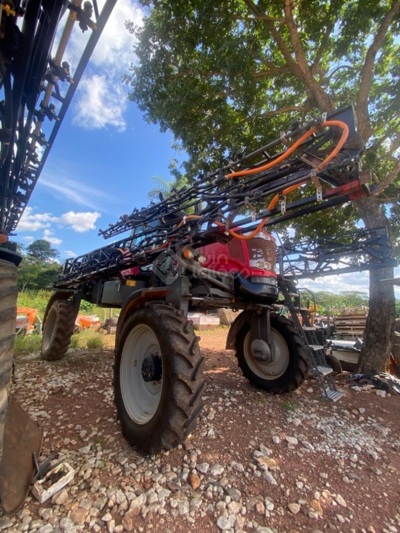 MASSEY FERGUSON MF 8225 PULVERIZADOR AUTOPROPELIDO — foto 4 de 7