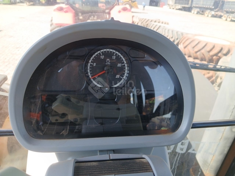 VALTRA T230 (4X4) TRATOR — foto 4 de 7