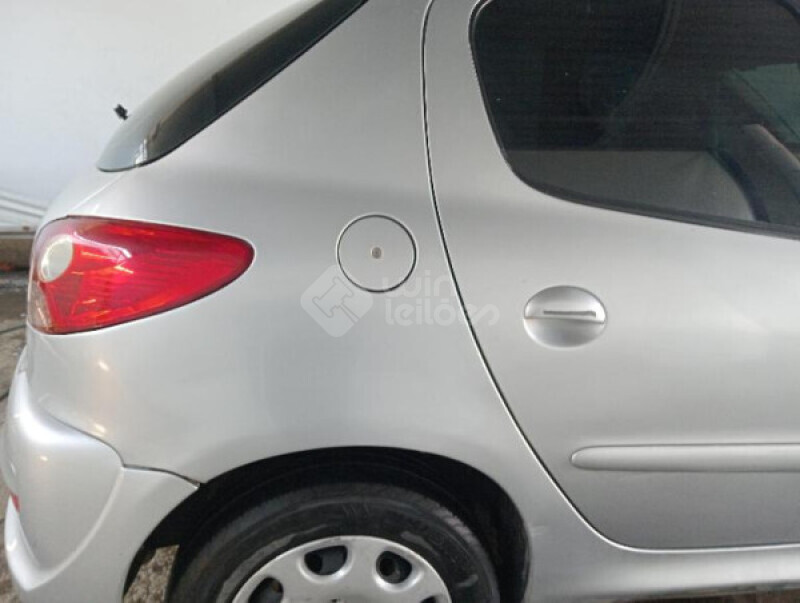 PEUGEOT/207 HATCH XR 1.4 8V(FLEX) — foto 18 de 25