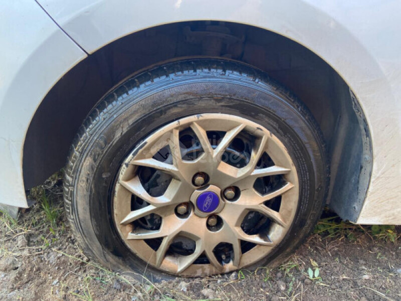 FORD/KA + SEDAN SE 1.5 — foto 16 de 17