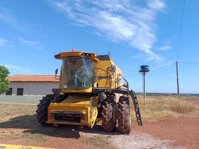 Colheitadeira de Grãos New Holland Tx5.90 - V*****4 - 2023 Lote 027