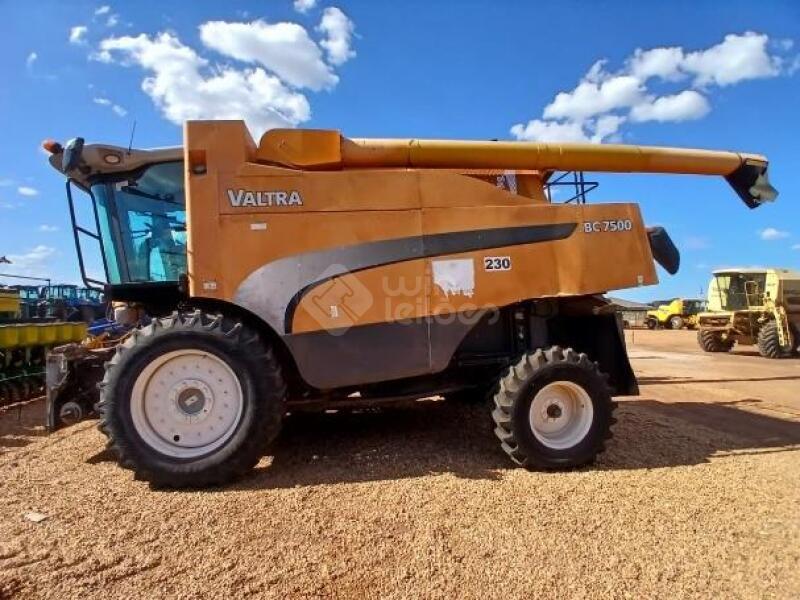 Colheitadeira - Valtra Bc7500 - V*****9 - 2014 Lote 028