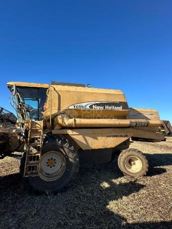 Colhetadeira Agricola Marca New Holland Modelo Tc 59 - V*****6 - 2005 Lote 031