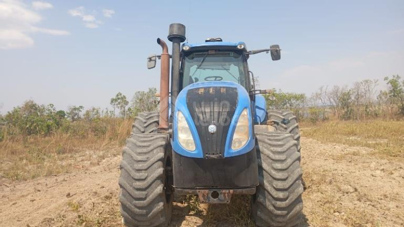 Trator Agrícola New Holland T8.270 - Cabinado - 2014 Lote 073